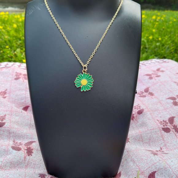 Flower Shape Pendant Necklace Minimalist Neck Chain Daisy Jewel - Picture 2 of 2